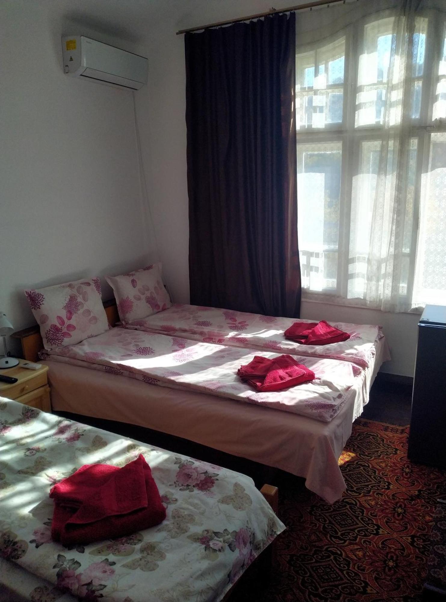 Mercury Guest House Veliko Tarnovo Buitenkant foto